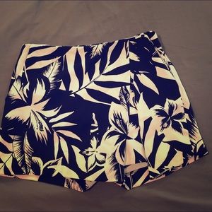 Express black and white skort